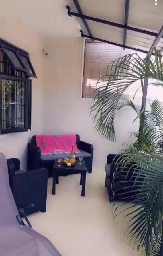 Residence Frangipani Pereybere Beach Buitenkant foto