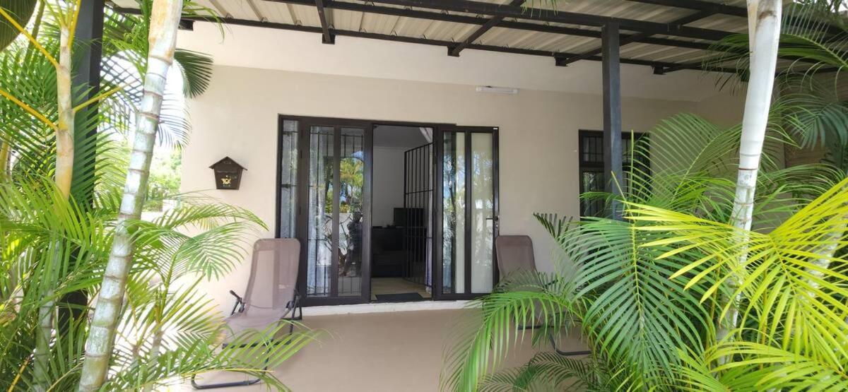 Residence Frangipani Pereybere Beach Buitenkant foto